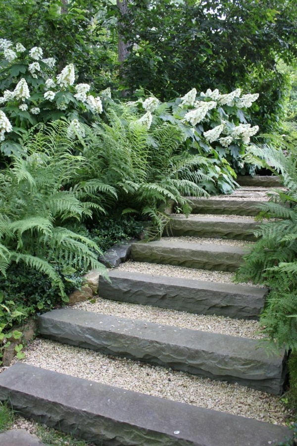 -schöne-Treppen-im-Garten-Idee