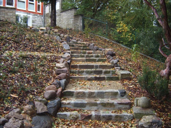 schöne-treppe-aus-stein-idee