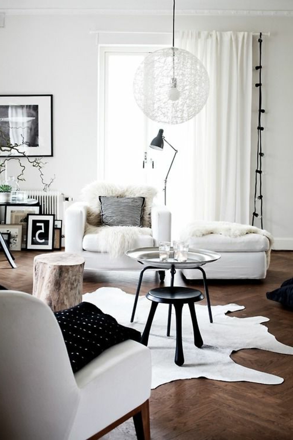 super-Wohnzimmer-mit-Teppich-in-weißer-Farbe
