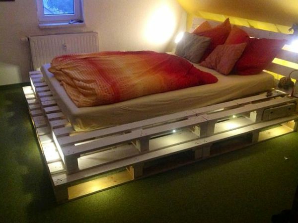 Bett aus Paletten - 32 coole Designs! - Archzine.net