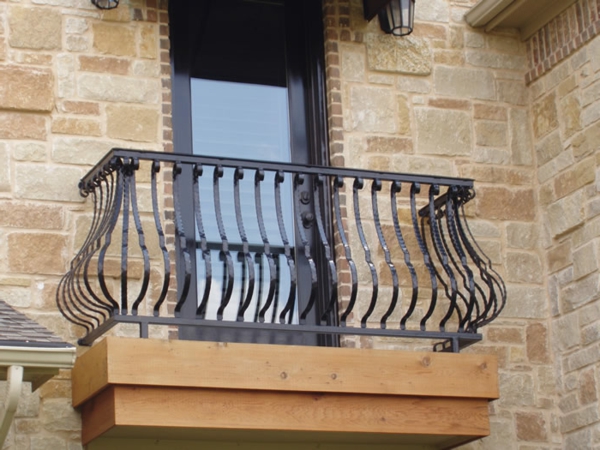 super-schönes-Geländer-für-einen-Balkon
