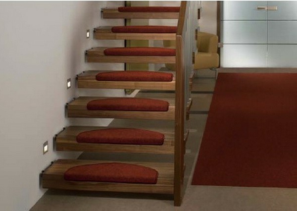 tretford-stufenmatte-rote-Farbe-treppe