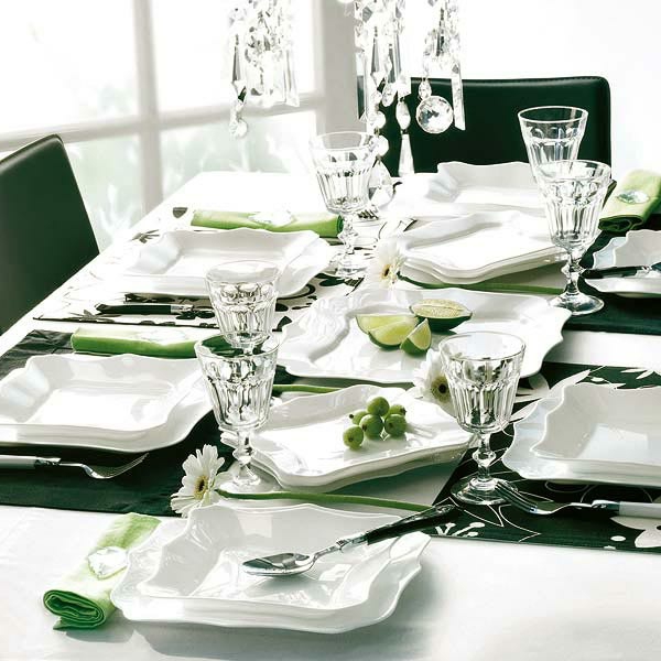 tolle-Tischdekoration-in-weißer-und-grüner-Farbe
