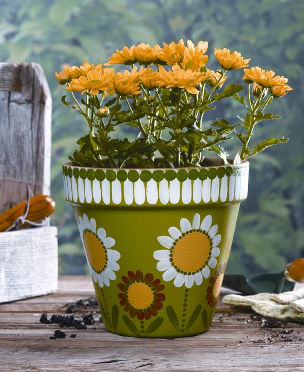 wunderschön-bemalte-Blumentöpfe-Ideen-für-Dekoration-Sonnenblumen