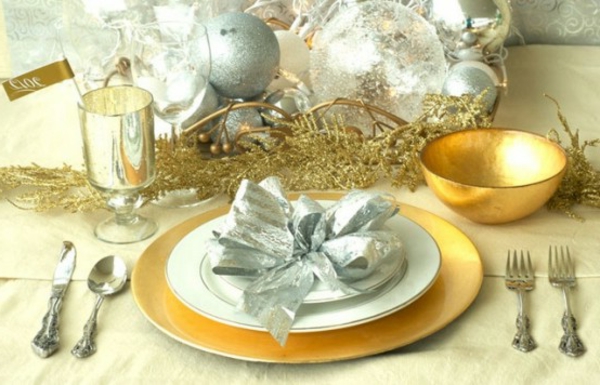 wunderschöne-Silvester-Dekorationen-auf-dem-Tisch