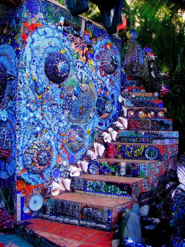 wunderschöne-Treppe-mit-Mozaik-gestaltet