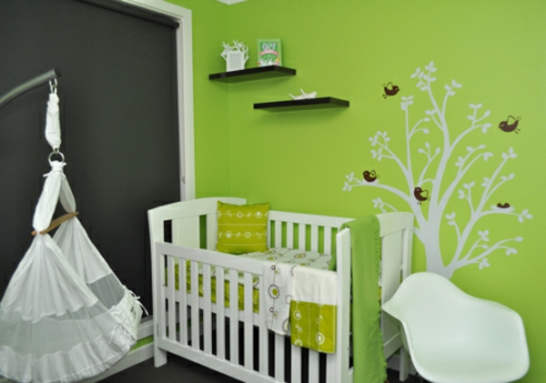 Babyzimmer-Design-Wand-.in-Grüntönen-Wandgestaltung in Grün