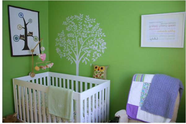 --Babyzimmer-Wandgestaltung-in-grüner-Farbe