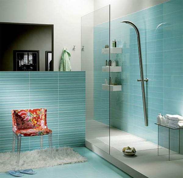 Badideen-für-Fliesen-hellblaue-Farbe-Einrichtungsidee-Bad
