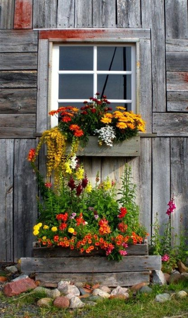 -Blumenkaesten-für-Balkon-aus-Holz