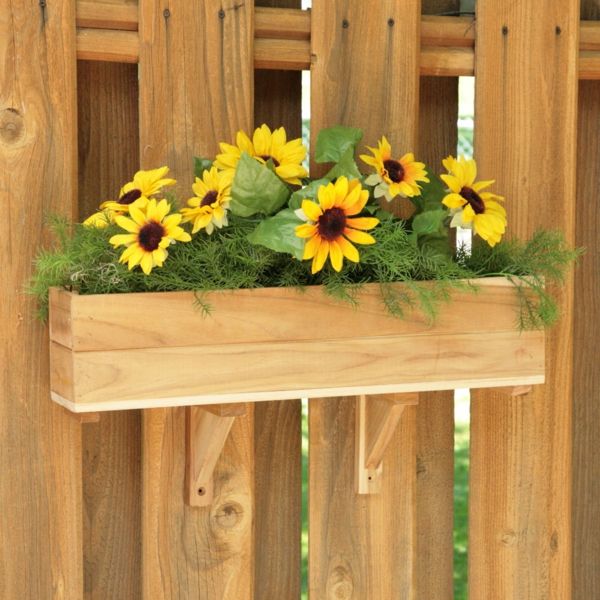 Blumenkasten-für-den-Balkon-aus-Holz-Sonnenblumen