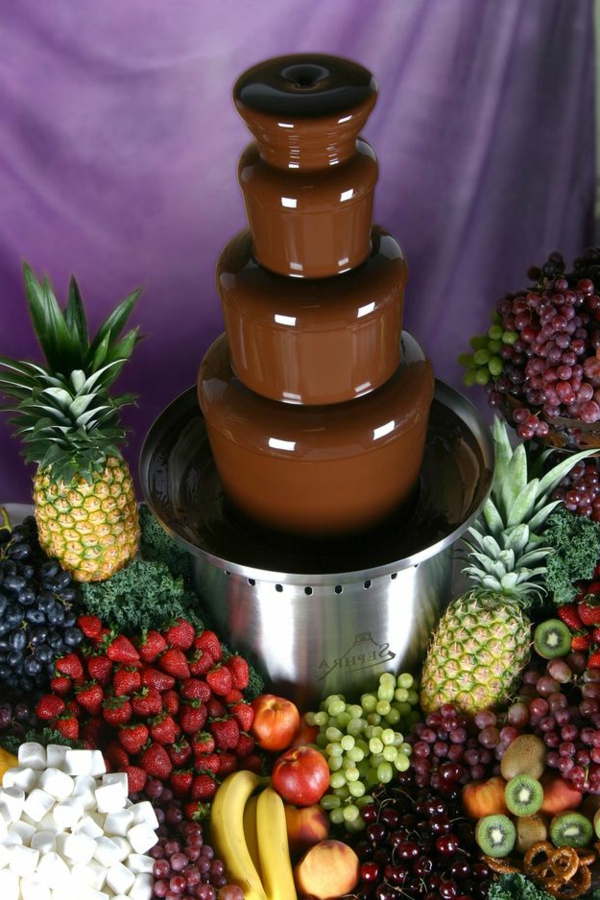 Brunnen-mit-Schokolade-mit-Obst-für-das-Party