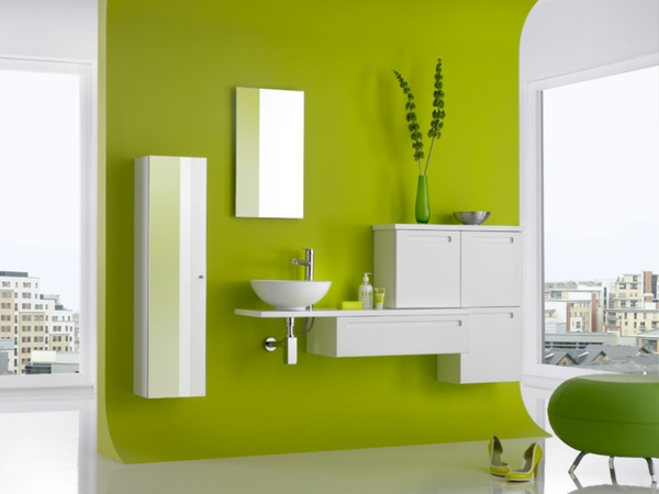 Cooles-Innendesign-mit-olivgrünem-Badezimmer-