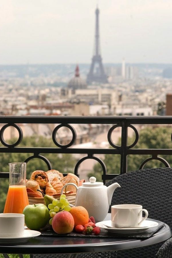 -Gebäude-mit-französischem_Balkon?Paris