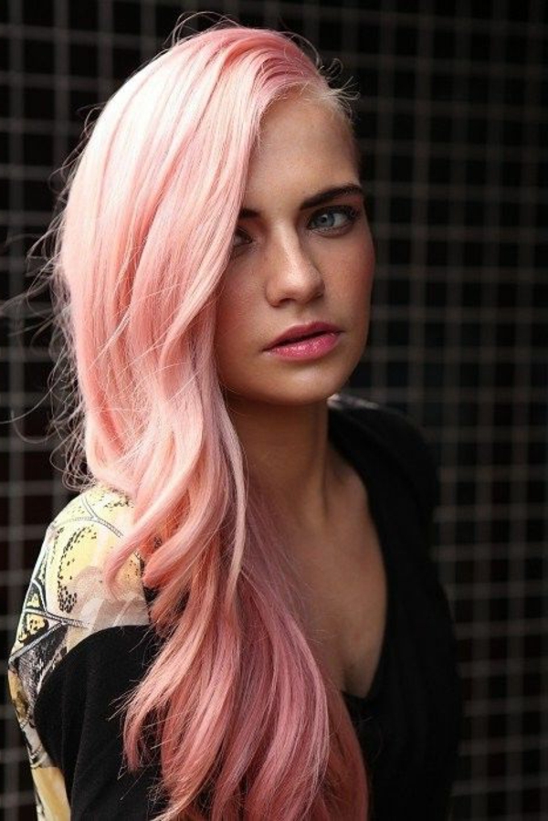Haar-in-Rosa-effektvolle-Frisuren-für-Frauen