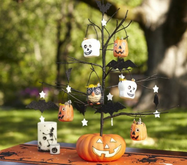 Halloween-Deko-selber-basteln-Baum-aus-Zweig-Halloween Dekoration selber machen
