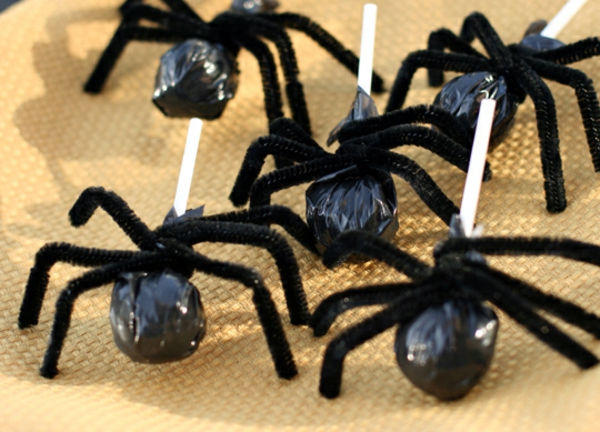Halloween –Dekoration-selber-machen-Spinnen-Lutschen