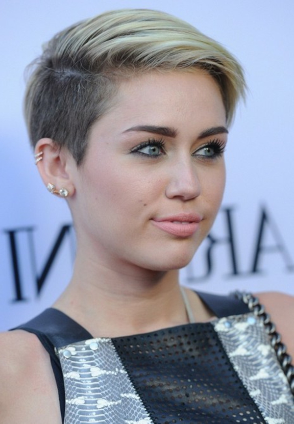Miley-Cyrus-mit-einer-kurzfrisur