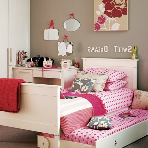 Schlafzimmer-in-rosa-Farbe-Bettwäsche