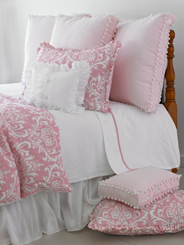 Schlafzimmer-in-rosa-Farbe--rosa-Bettwäsche