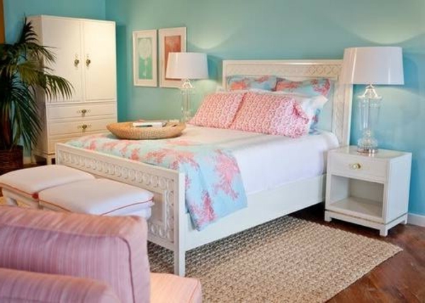 Schlafzimmer-in-rosa-Farbe-und-Blau
