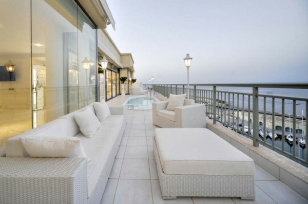 Super-luxuriöses-Penthouse-in-Portomaso-Malta-Terrasse
