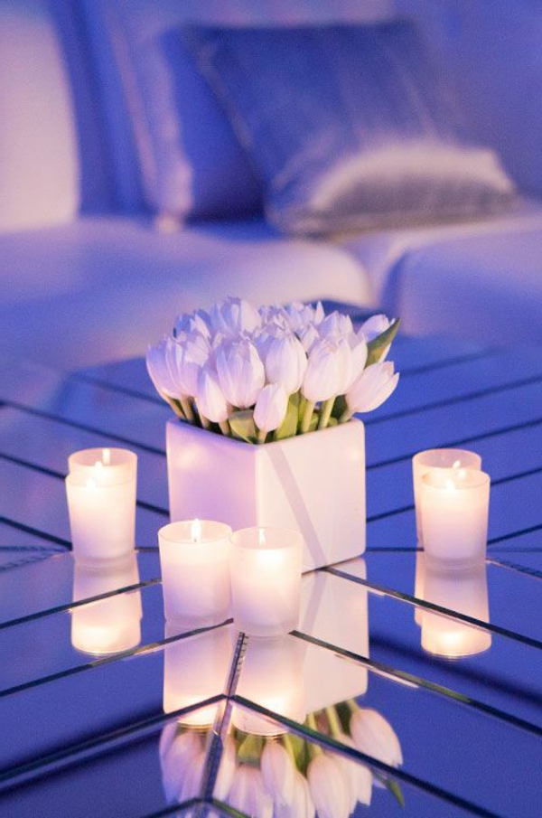 Tischdeko-mit-weißen-Tulpen---und Kerzen