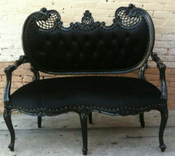 attraktives-design-vom-schwarzen-gothic-sofa