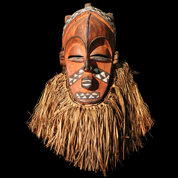 auffällige-afrikanische-masken