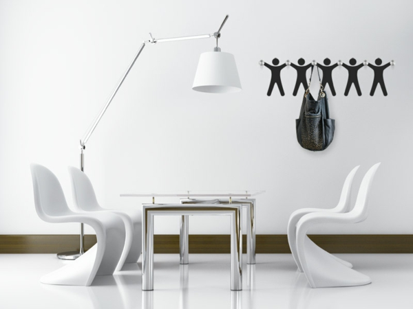 coole-Ideen-fantastisches- Garderobe-Wandtattoo-weiße-Wand