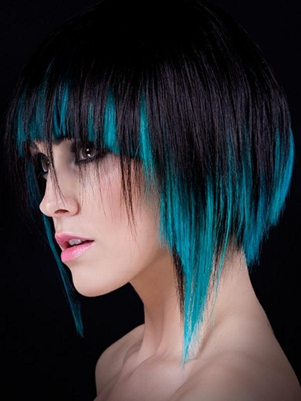 effektvolle-Frisuren-für-Frauen-blaues-Haar