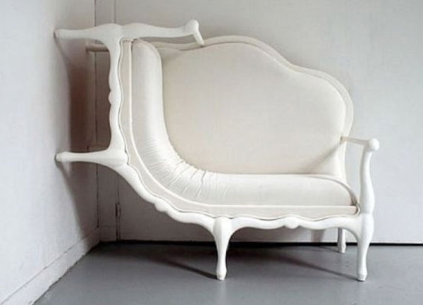 extravagante-mode-bei-der-einrichtung-weißes-sofa