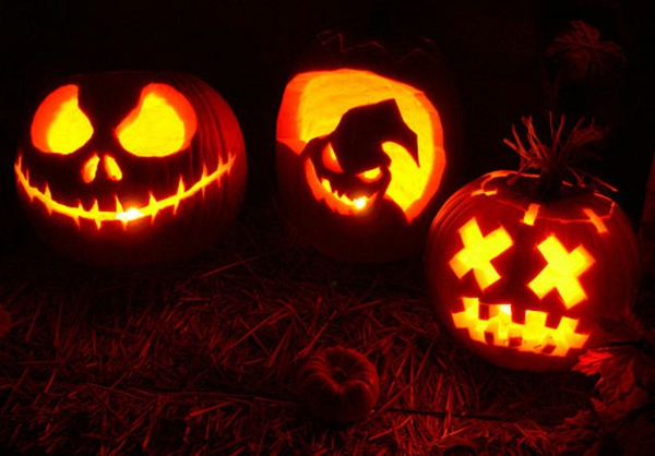 fantastische-Halloween-Kürbis-Gesichter-Deko-Idee