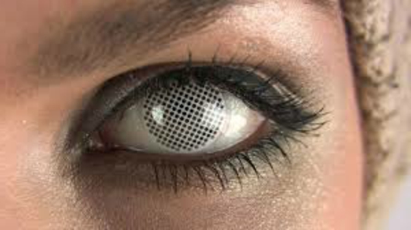 graue-kontaktlinsen-für-halloween