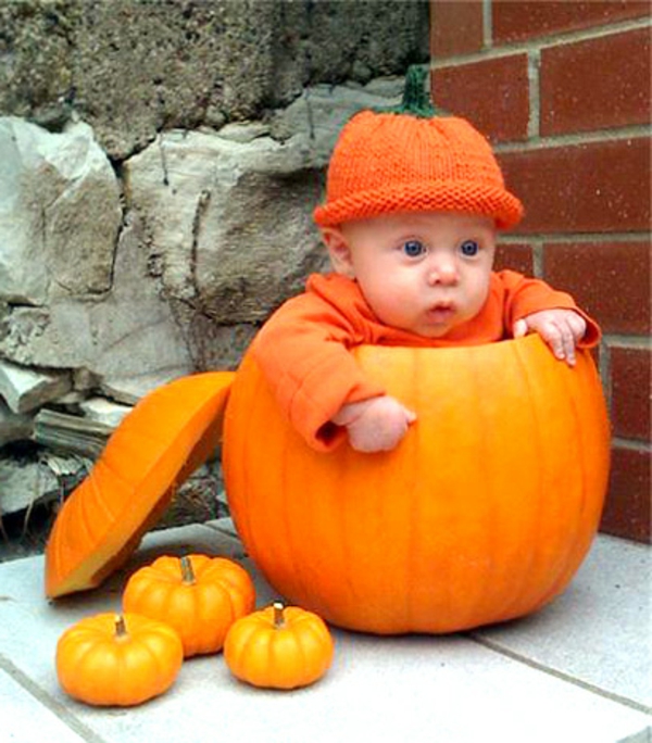 halloween-kostüme-für-kinder-baby-im-kürbis