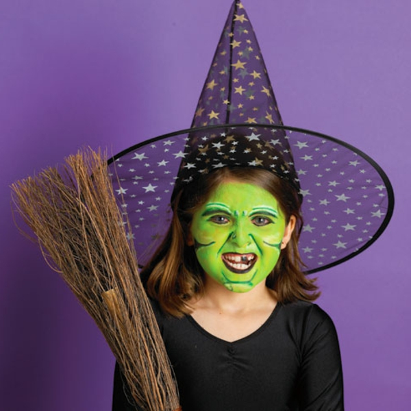 halloween-make-up-ideen-hexe-mädhen-mit-grünem-gesicht