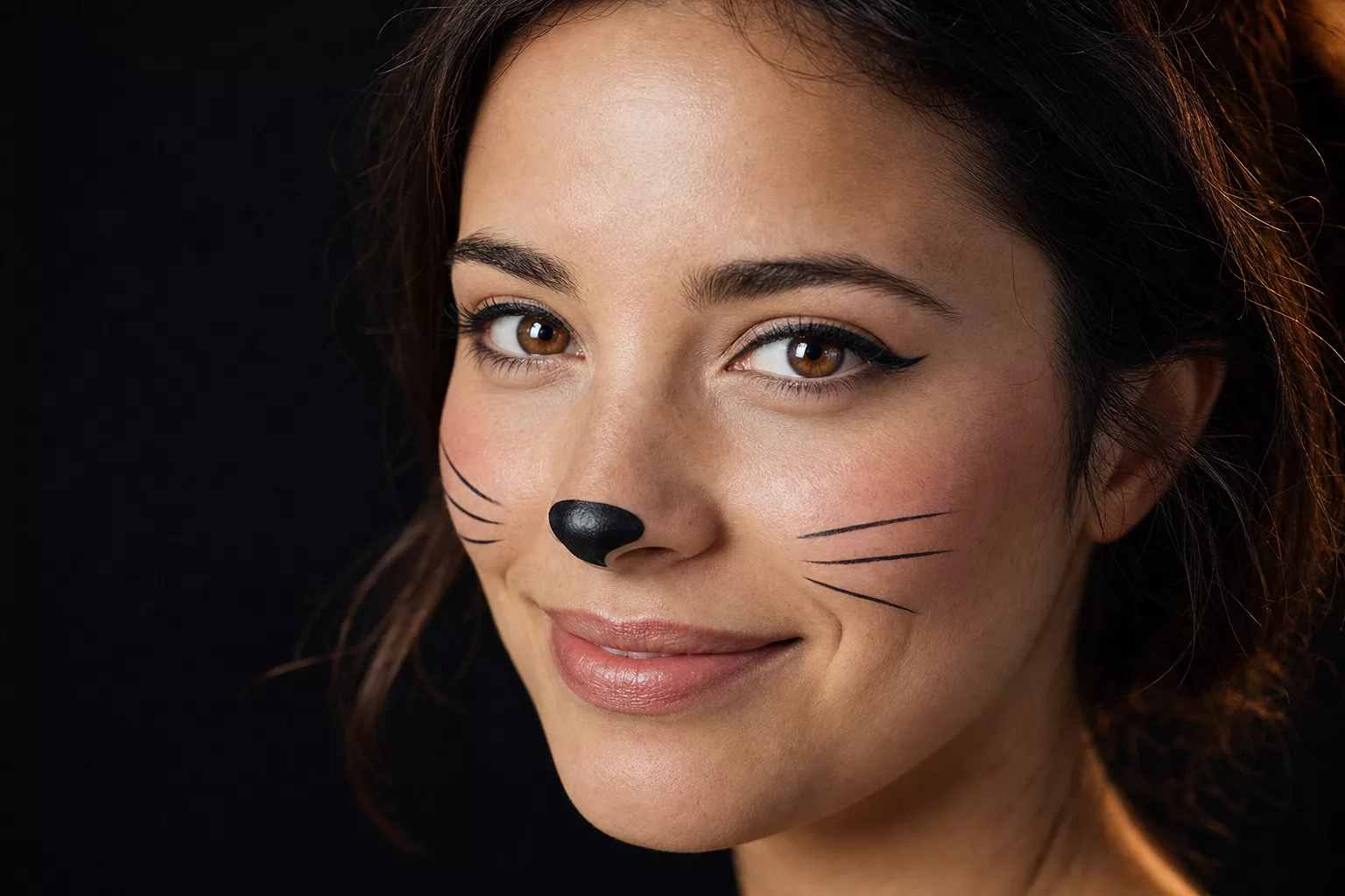 Süßes Katzengesicht Make-up als Vorlage für Kinderschminken