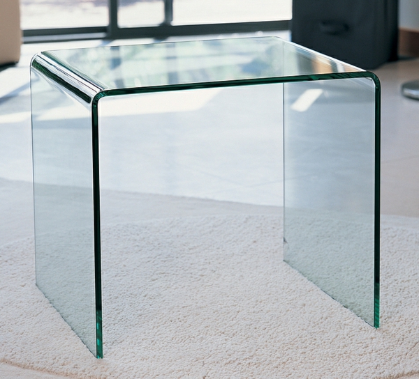 minimalistischer-Beistelltisch-aus-Glas-Design-Idee