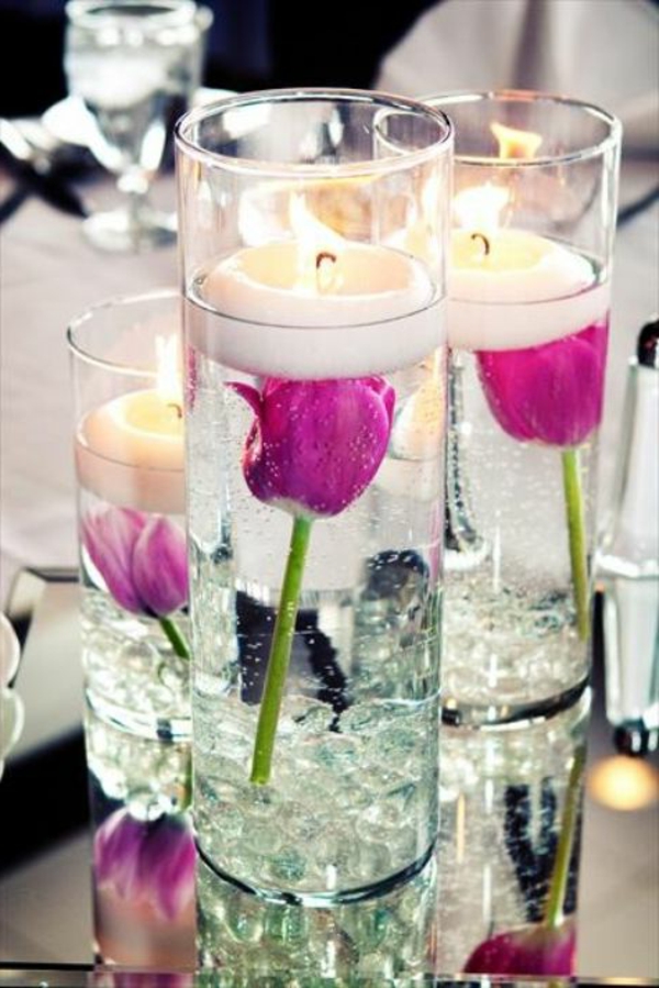 -originelle-Tischdekoration-mit-rosa-Tulpen