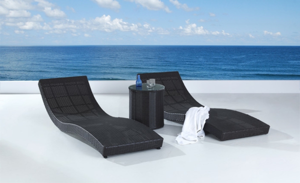 schwarze-lounge-möbel-outdoor