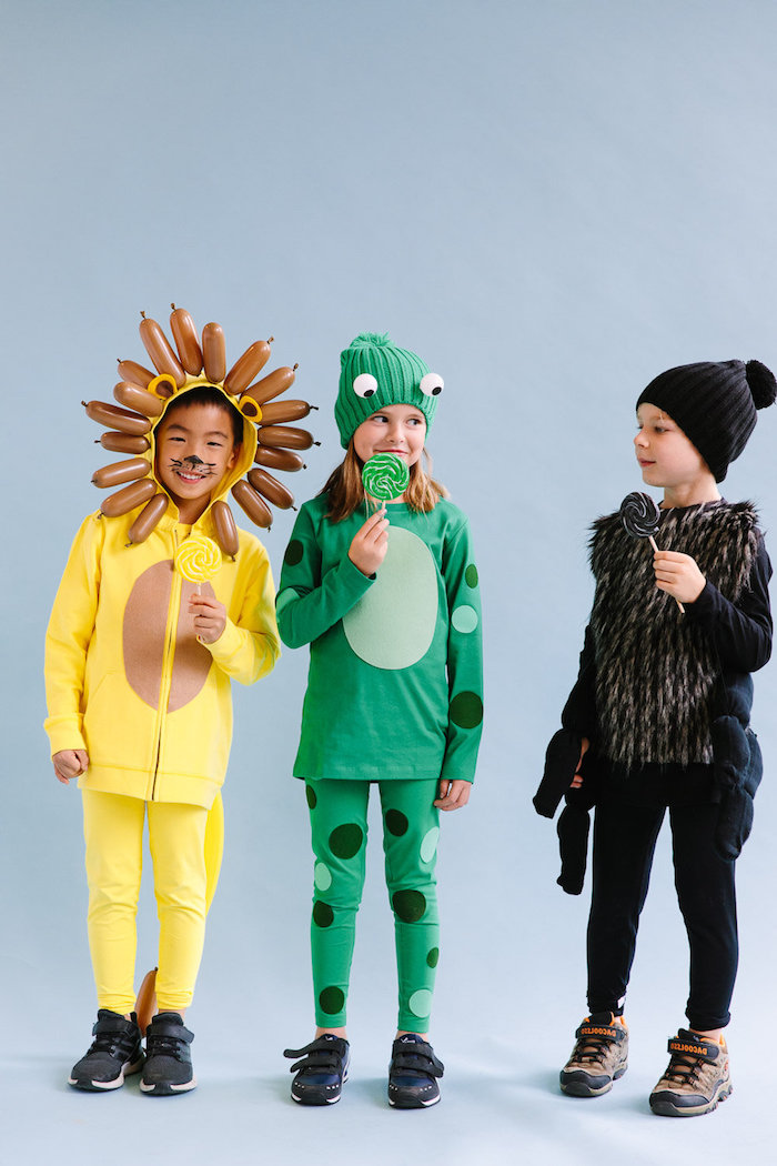 schwarze spinne grüner frosch gelber löwe halloween kostüme für kinder einfach coole originelle ideen bunte lollipops kostüme für mädchen und jungs