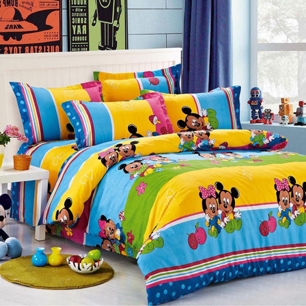 sehr-bunte-Mickey-Maus-Bettwäsche-Kinderzimmer
