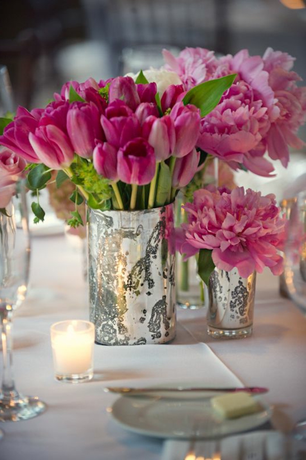 sehr-schöne--Tischdeko-mit-rosa-Tulpen