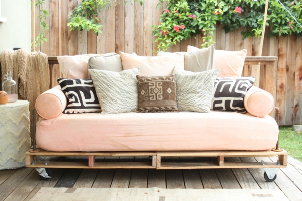 selbstbaumöbel-rosiges-sofa