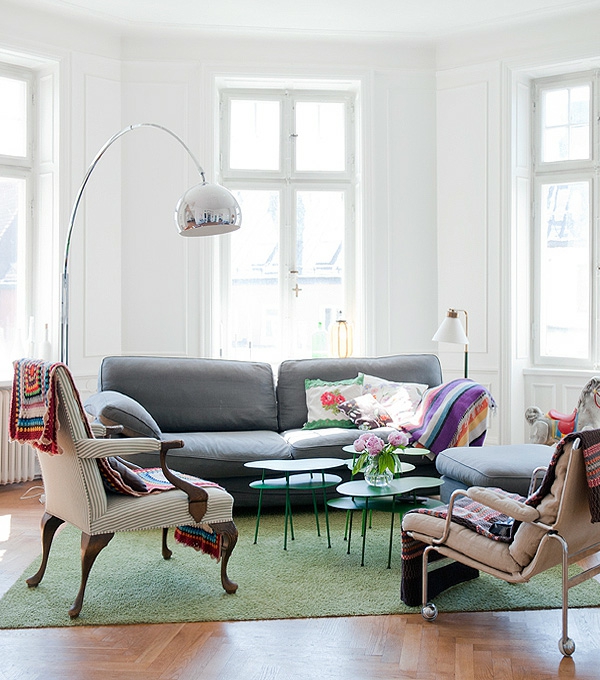 skandinavisches-appartement-einrichten-graues-sofa