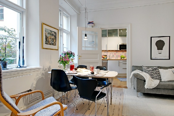 skandinavisches-appartement-einrichten-schwarze-stühle