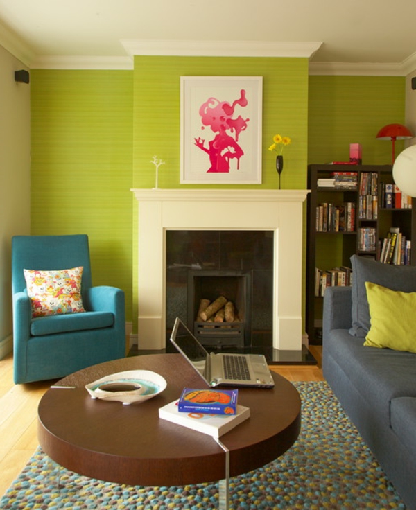 tolle-Wandgestaltung-in-grüner-Farbe-im-Wohnzimmer