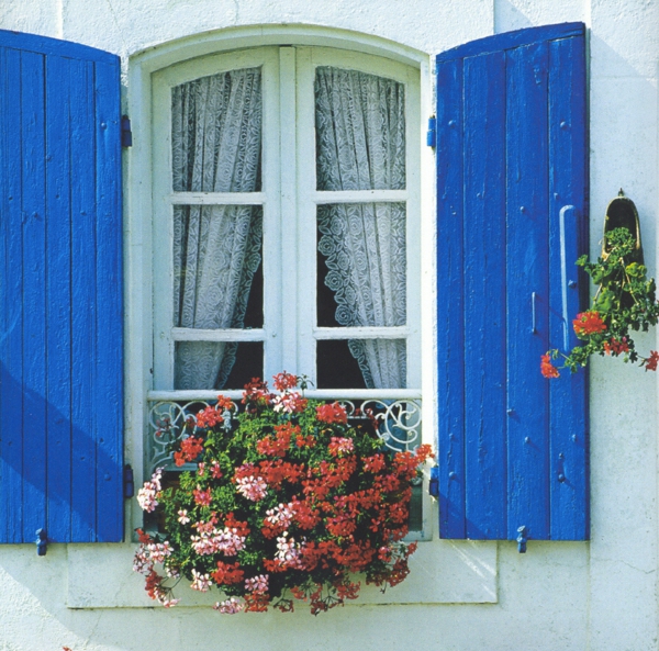 Fensterladen aus Holz Schutz und Stil!