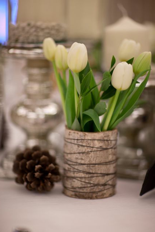 weiße-Tulpen-in-einer-Vase