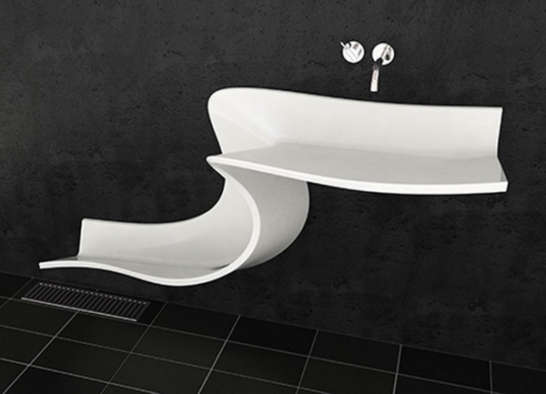 weißes-designer-waschbecken-mit-extravaganter-form - im schwarzen bad